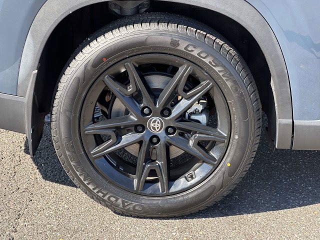 Used 2024 Toyota Grand Highlander AWD image 11