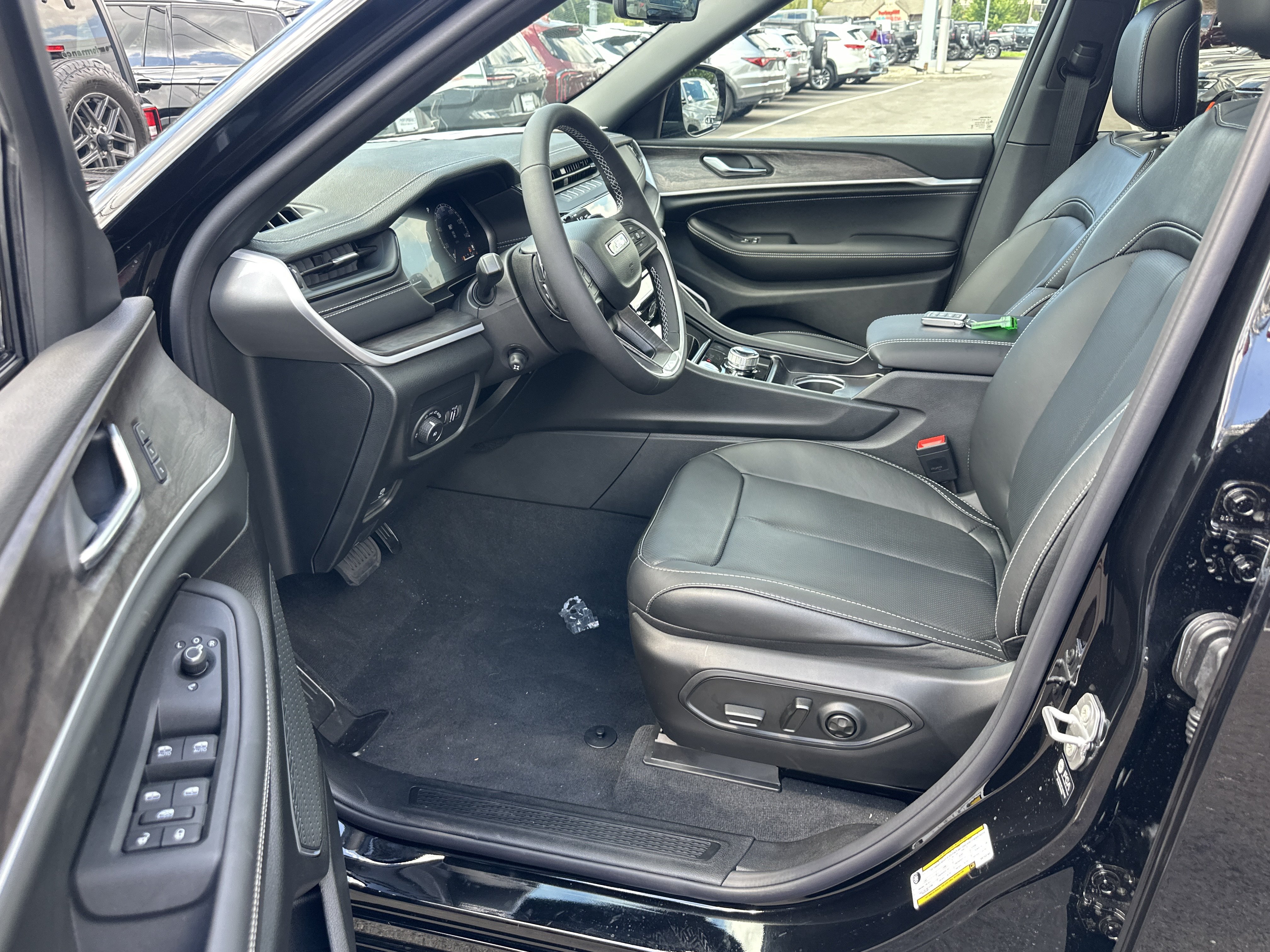 New 2027 Jeep Grand Cherokee Limited AWD/4WD image 28
