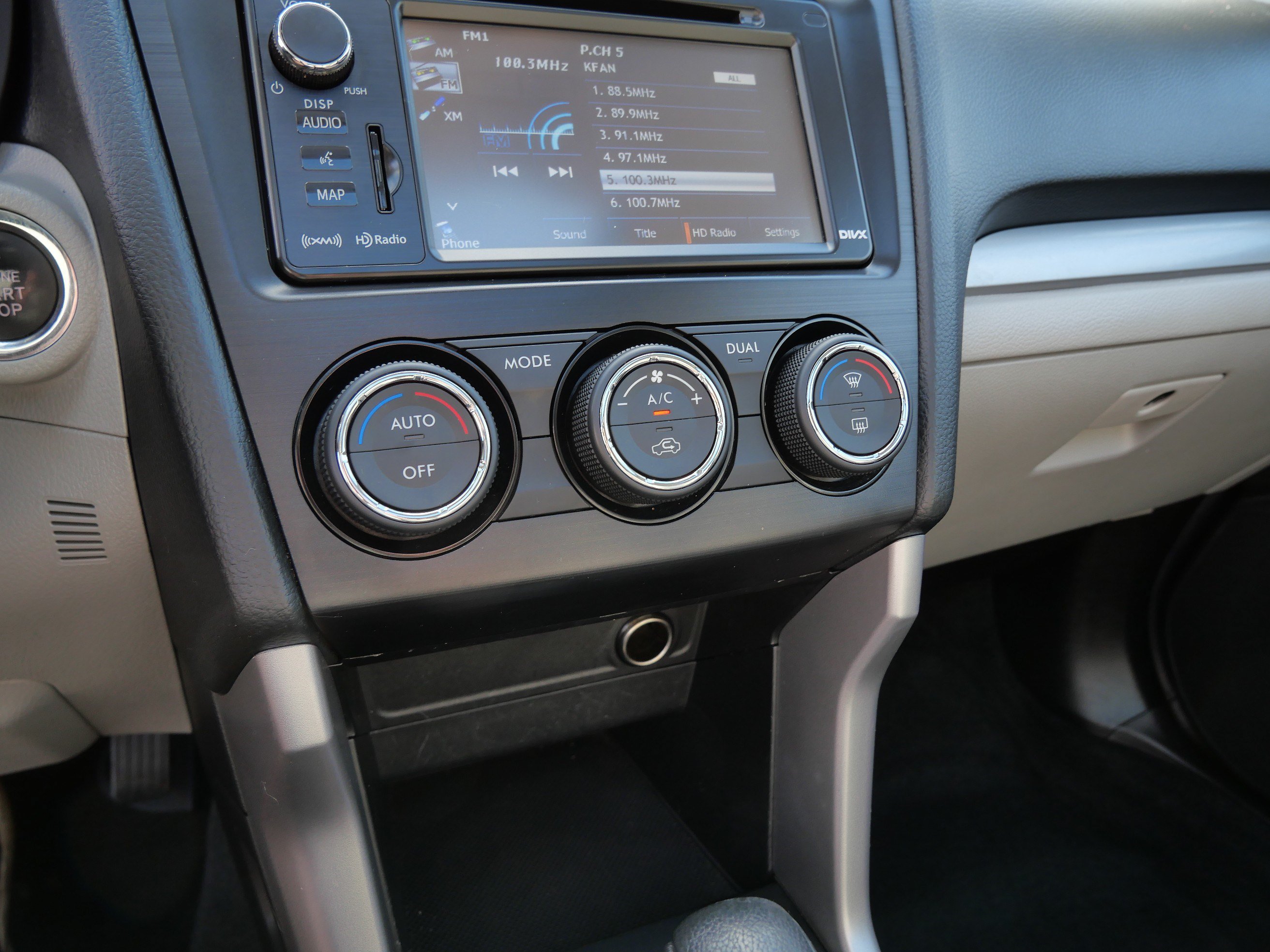 Used 2015 Subaru Forester 2.5i Touring w/ Eyesight & Navigation System AWD/4WD image 23