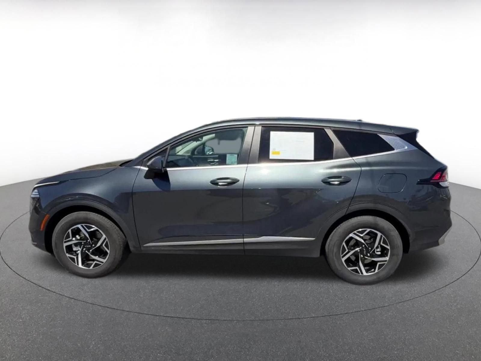 Used 2025 Kia Sportage LX image 9