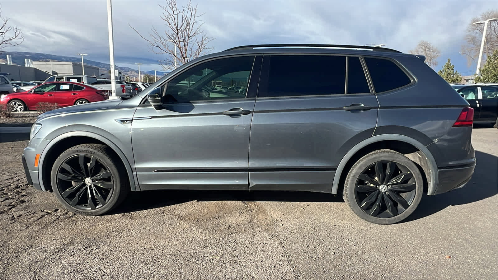 Used 2020 Volkswagen Tiguan SE R-Line image 8