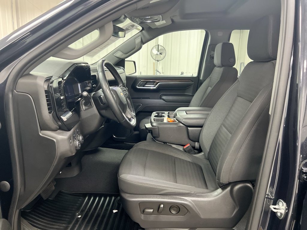 Used 2023 Chevrolet Silverado 1500 LT AWD/4WD image 20