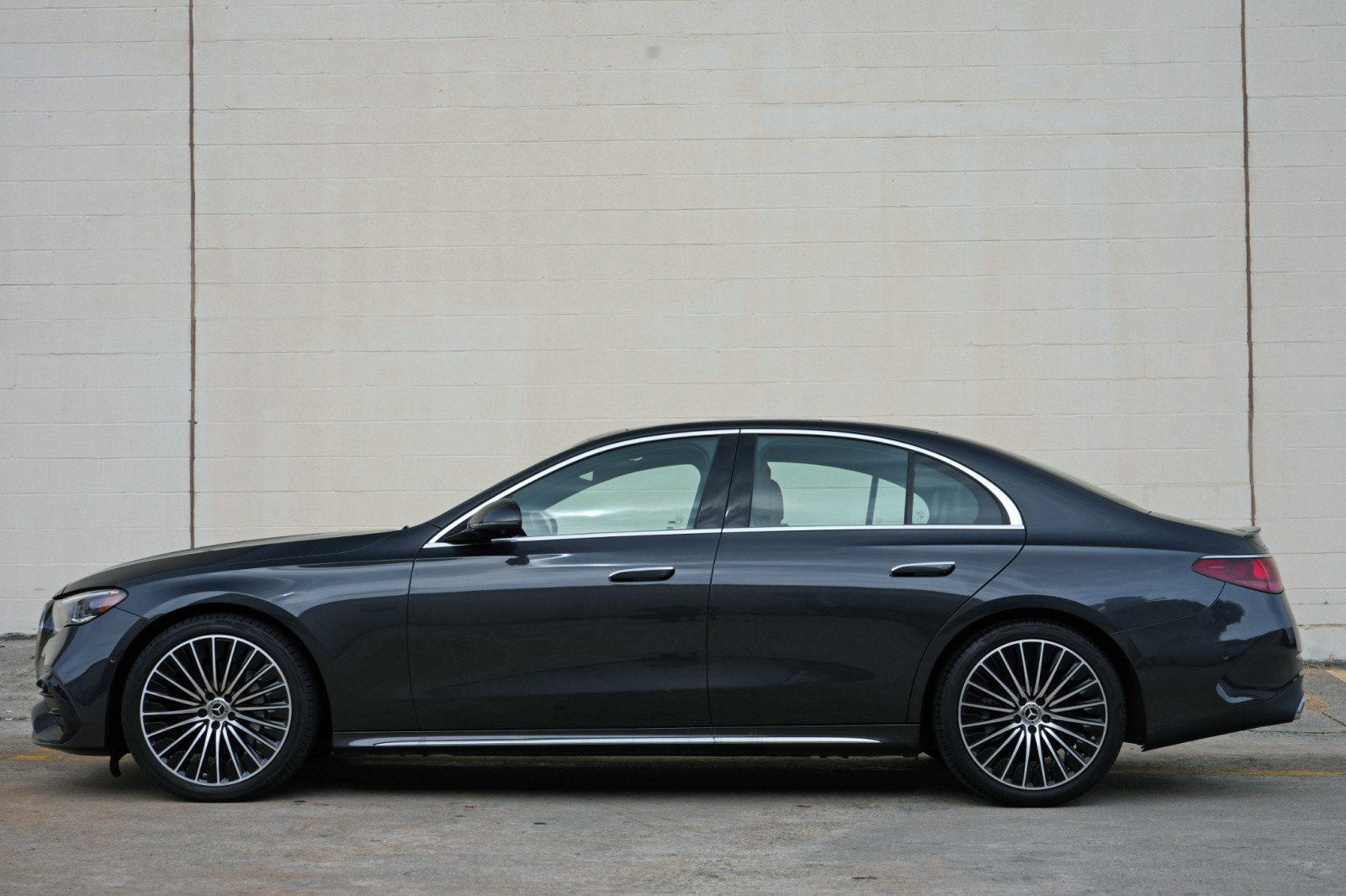 Used 2025 Mercedes-Benz E 350 4MATIC Sedan w/ Multicontour Seating Package image 9