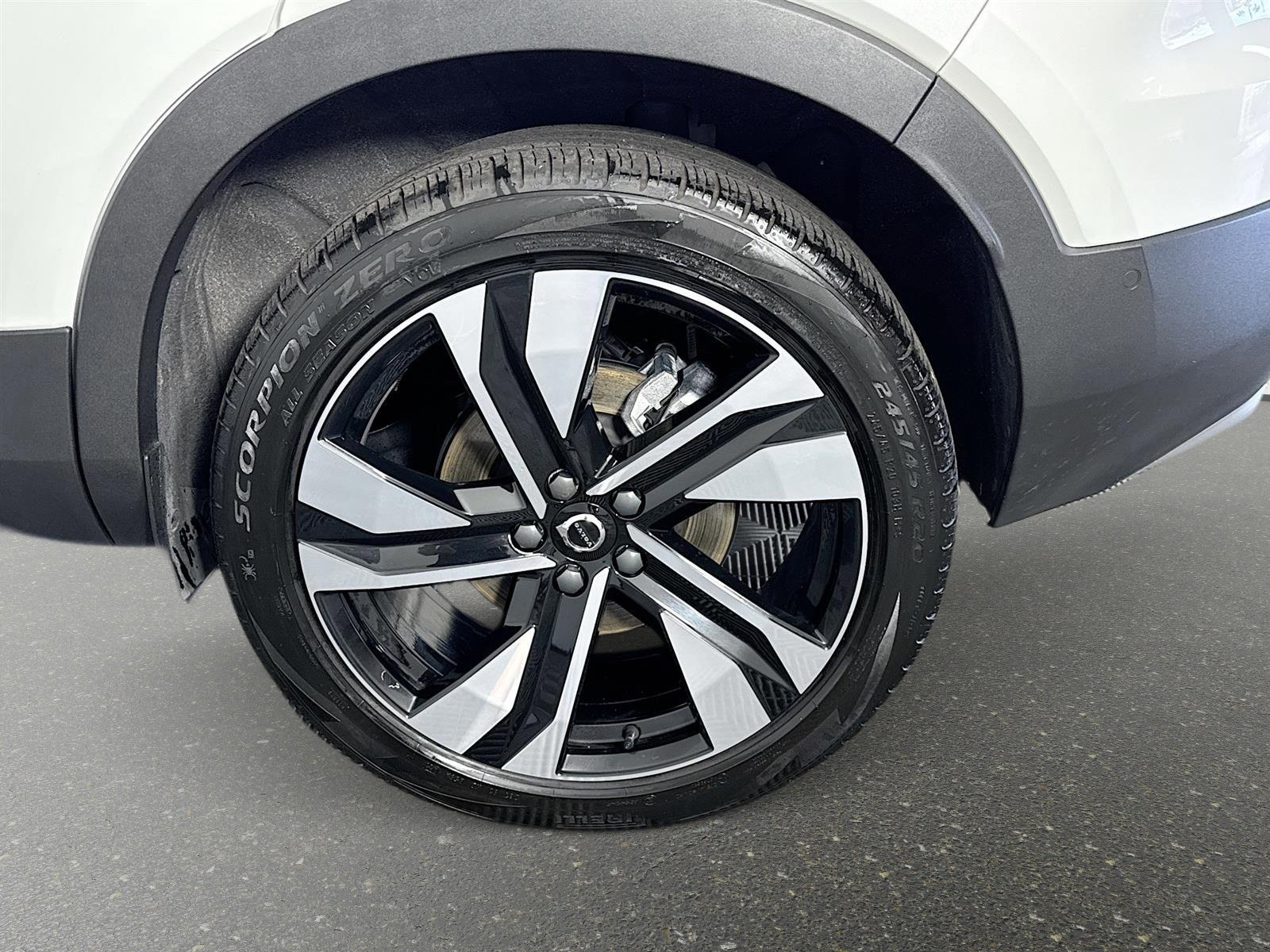 Used 2023 Volvo XC40 B5 Plus w/ Protection Package Premier AWD/4WD image 33