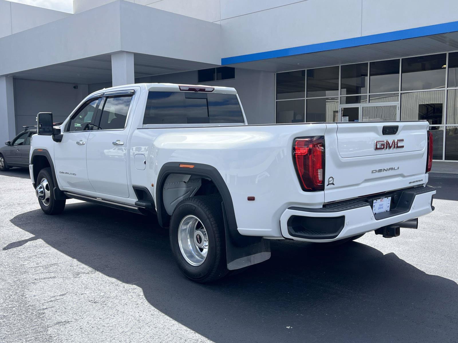 Used 2022 GMC Sierra 3500 Denali AWD/4WD image 5