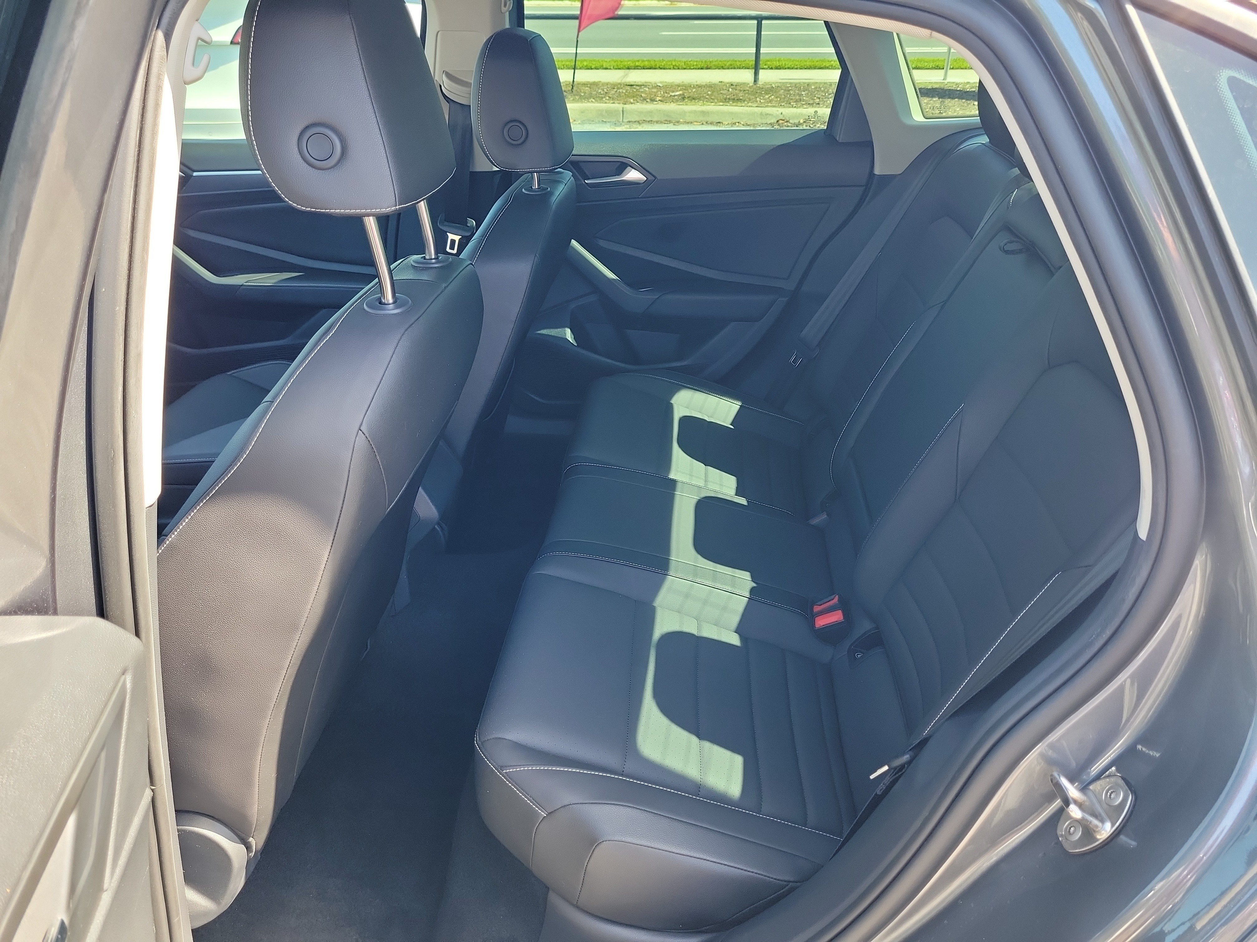 Used 2023 Volkswagen Jetta SE FWD image 15