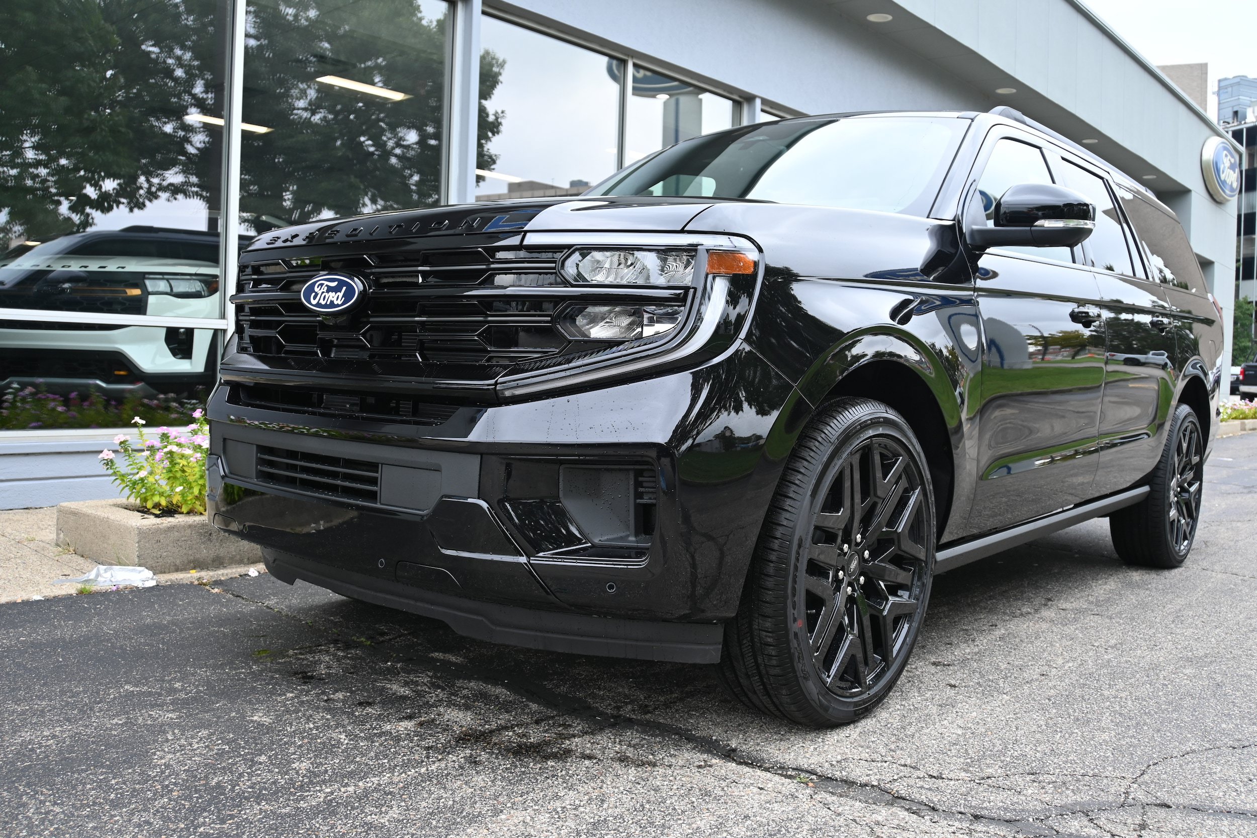 New 2027 Ford Expedition Max Platinum w/ Stealth Performance Package AWD/4WD image 1