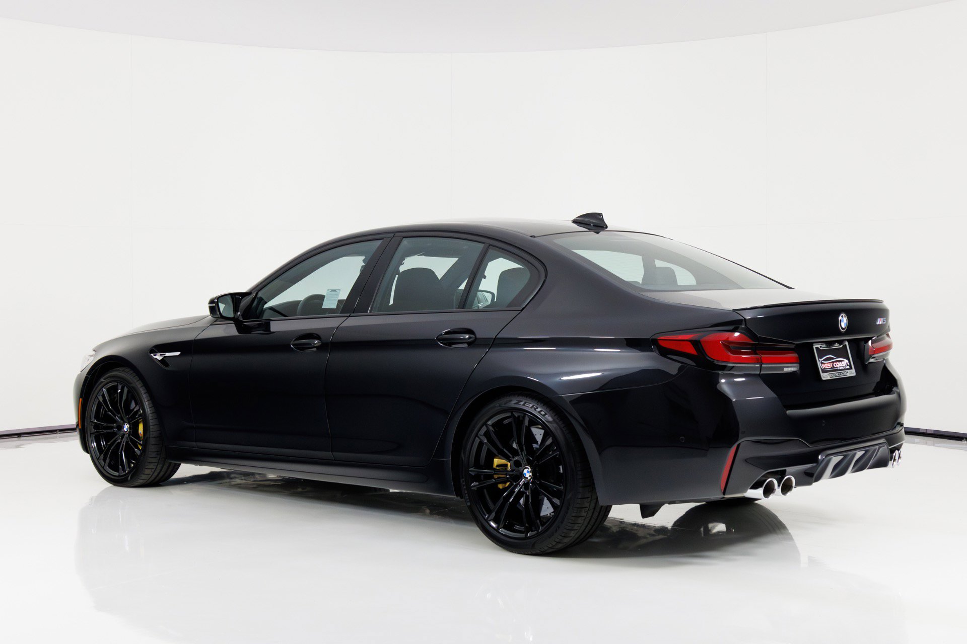 Used 2023 BMW M5 w/ Executive Package image 5