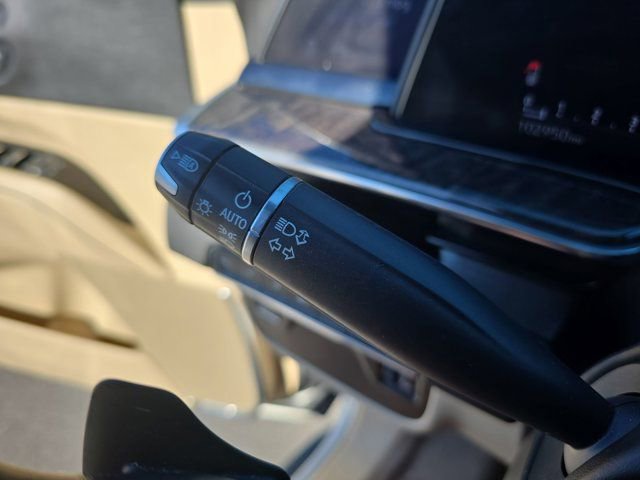 Used 2022 Cadillac Escalade ESV Premium Luxury image 27