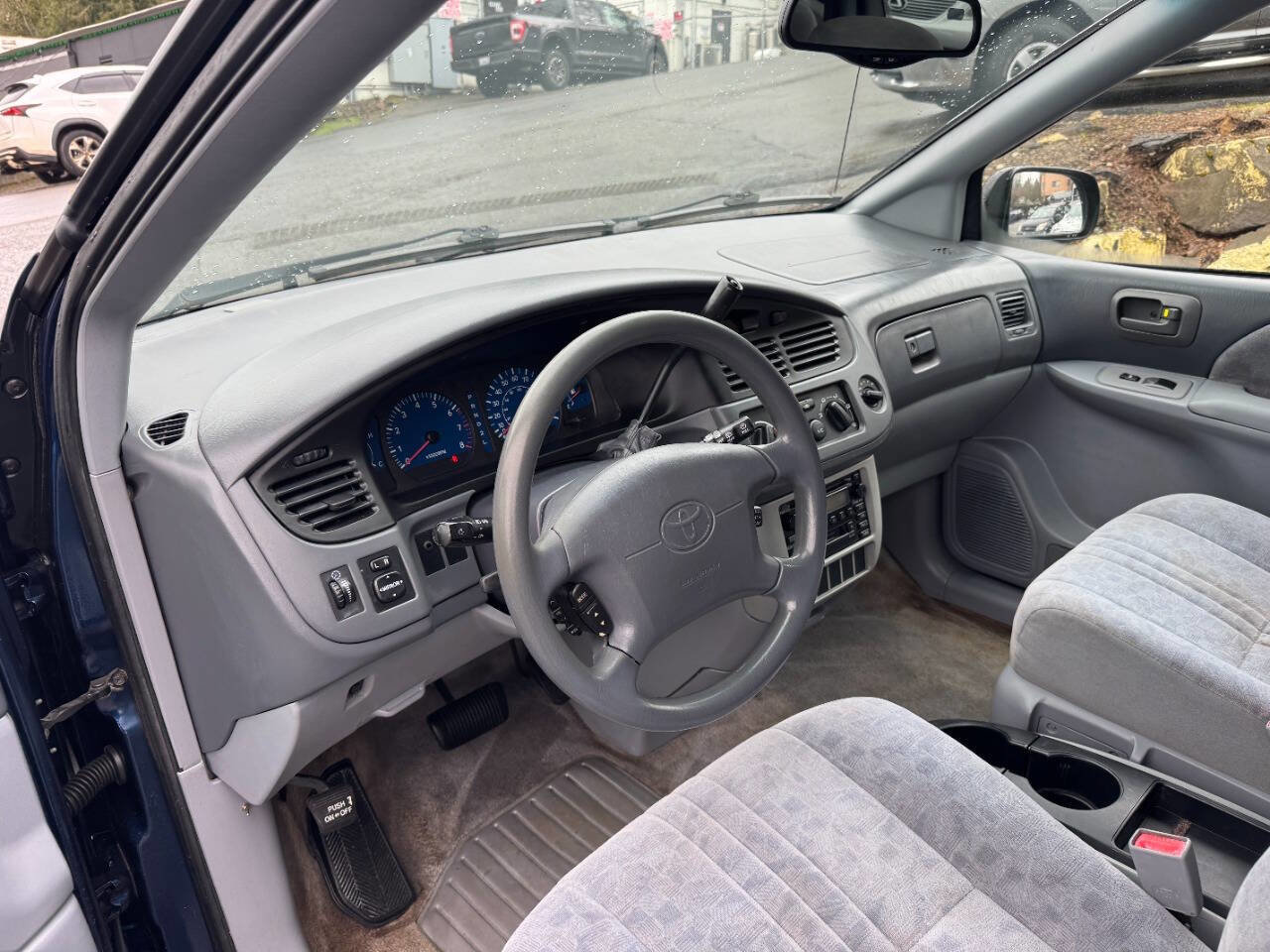 Used 2001 Toyota Sienna LE image 14