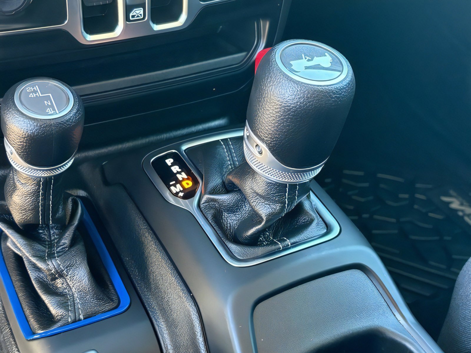 Used 2024 Jeep Wrangler Sport S image 24