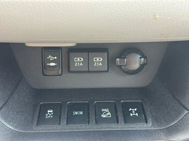 Certified 2019 Toyota Highlander XLE AWD/4WD image 34