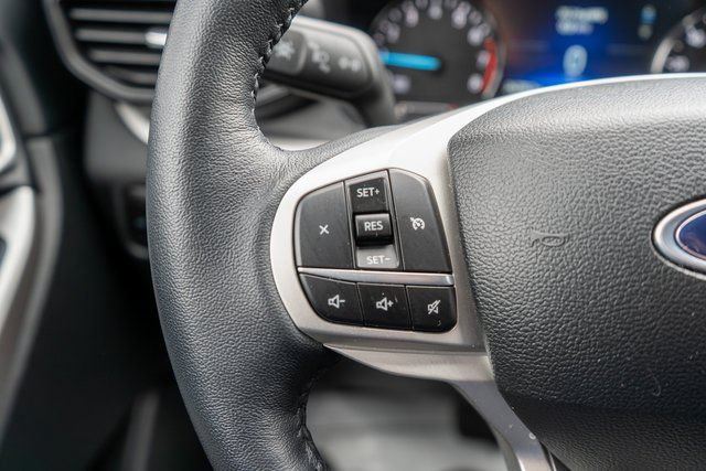 Used 2023 Ford Explorer XLT AWD/4WD image 22