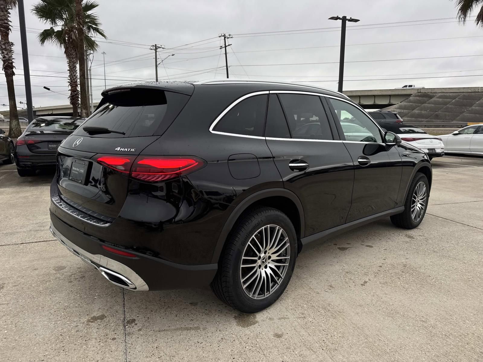 Used 2025 Mercedes-Benz GLC 300 4MATIC image 5