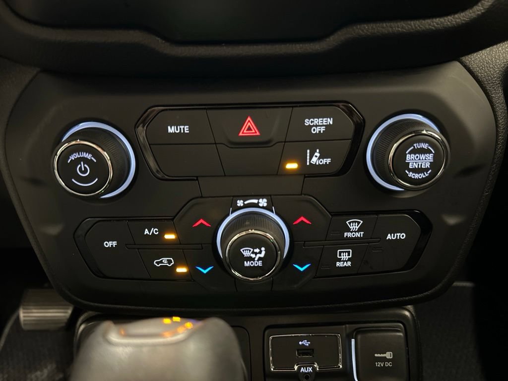 Used 2021 Jeep Renegade Latitude AWD/4WD image 25