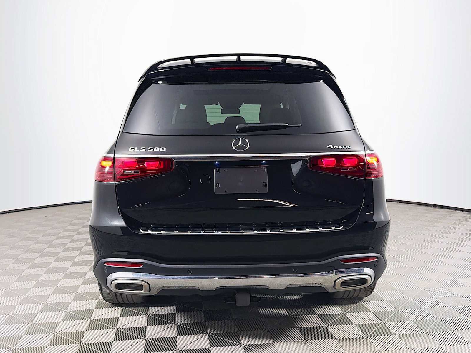 Used 2024 Mercedes-Benz GLS 580 4MATIC image 6