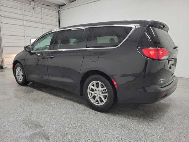 Used 2024 Chrysler Voyager LX FWD image 4
