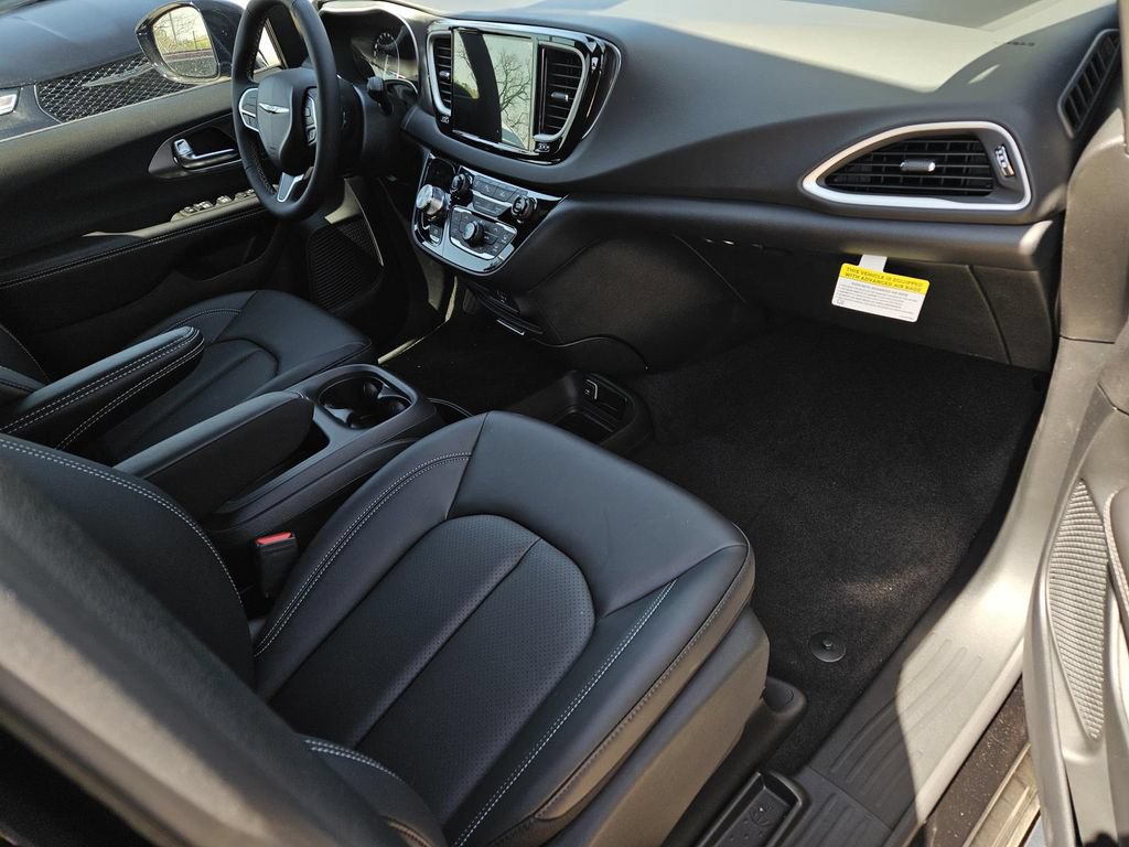 New 2026 Chrysler Voyager LX FWD image 6