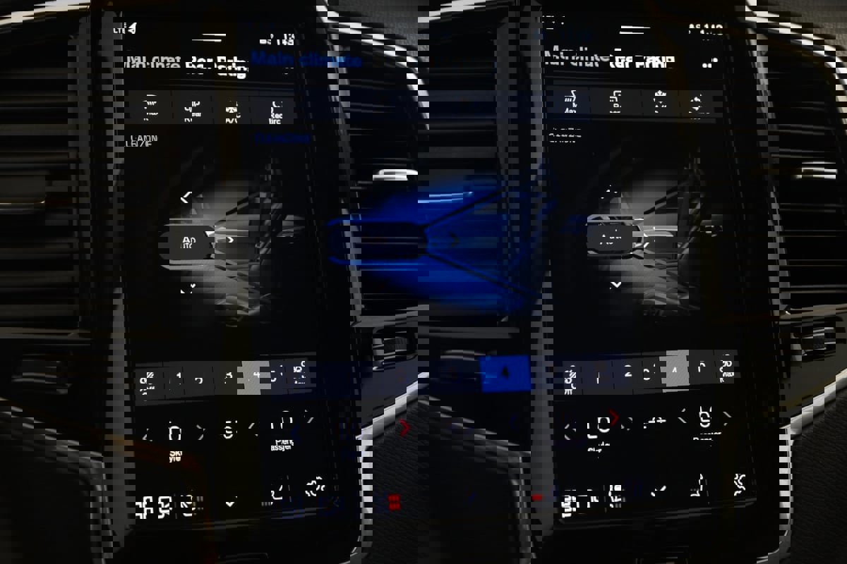 Used 2024 Volvo XC90 B5 Plus image 33