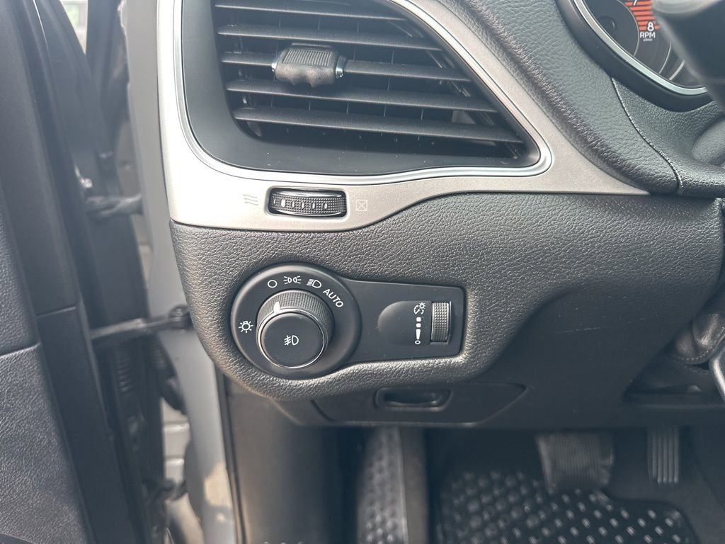 Used 2022 Jeep Cherokee Latitude AWD/4WD image 12