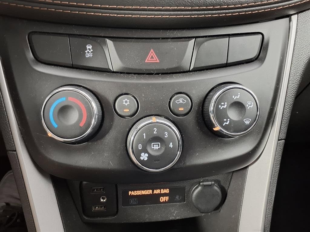 Used 2020 Chevrolet Trax LT w/ LT Convenience Package image 12