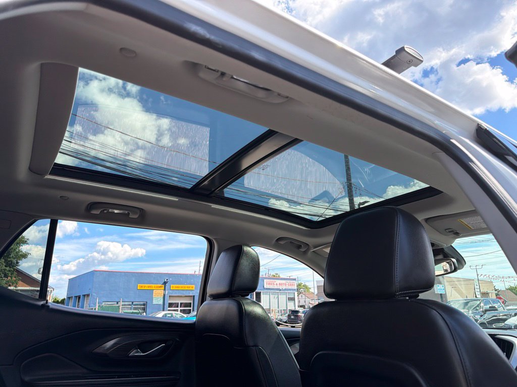 Used 2022 GMC Terrain SLT w/ Infotainment Package II AWD/4WD image 24