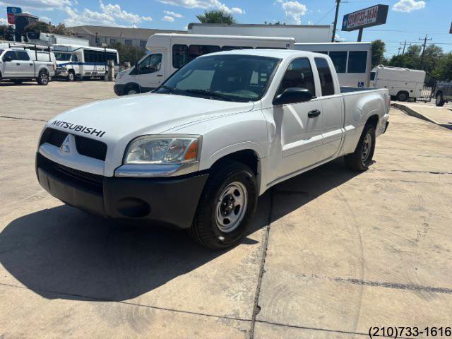 Used 2006 Mitsubishi Raider LS image 3