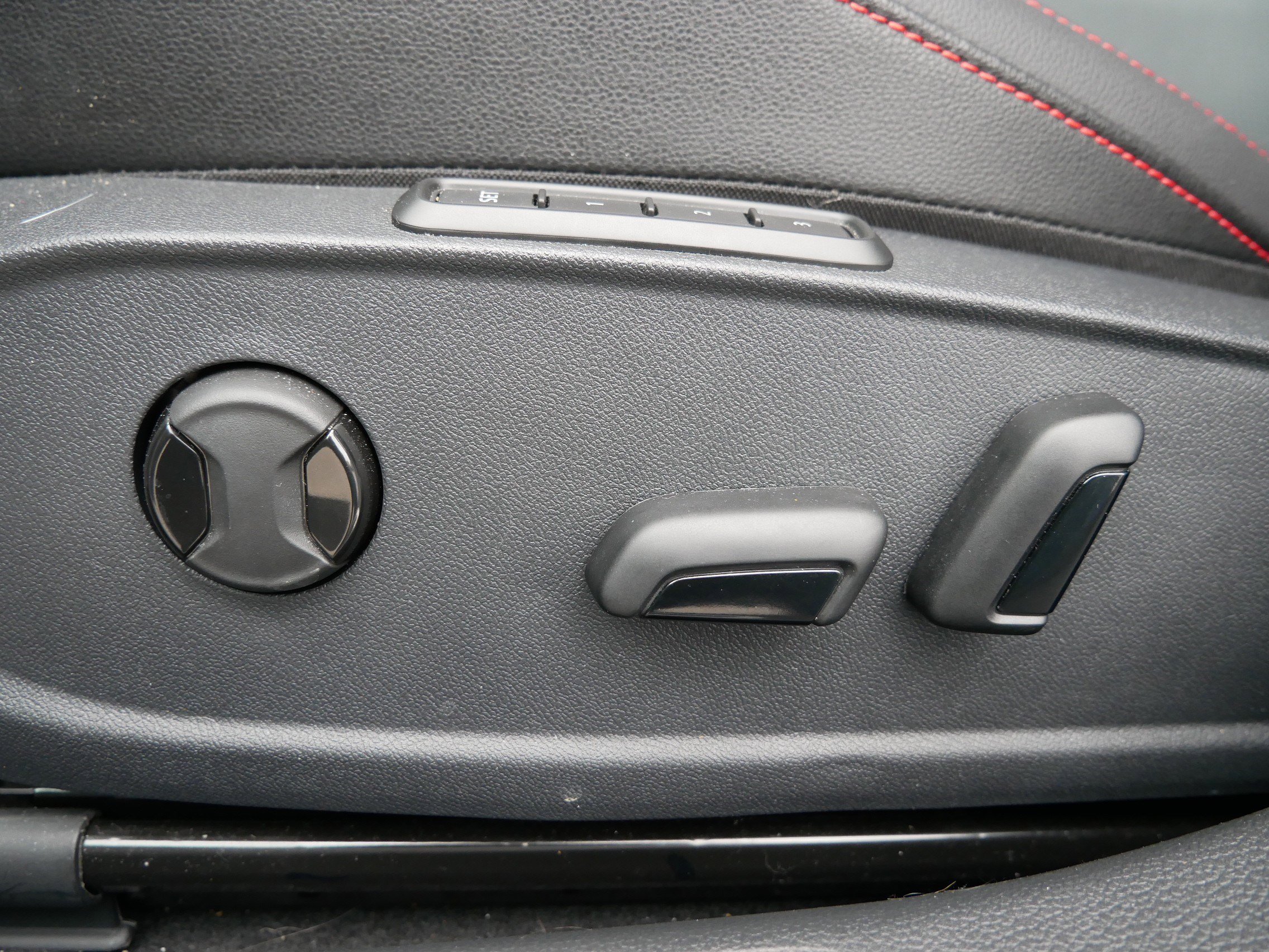 Certified 2025 Volkswagen Jetta GLI Autobahn image 21