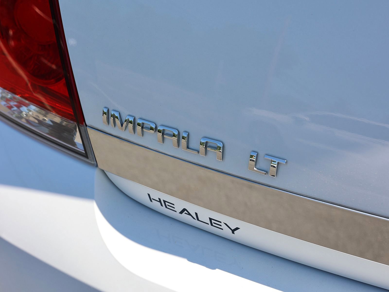 Used 2010 Chevrolet Impala LT w/ Luxury Edition Package FWD image 9