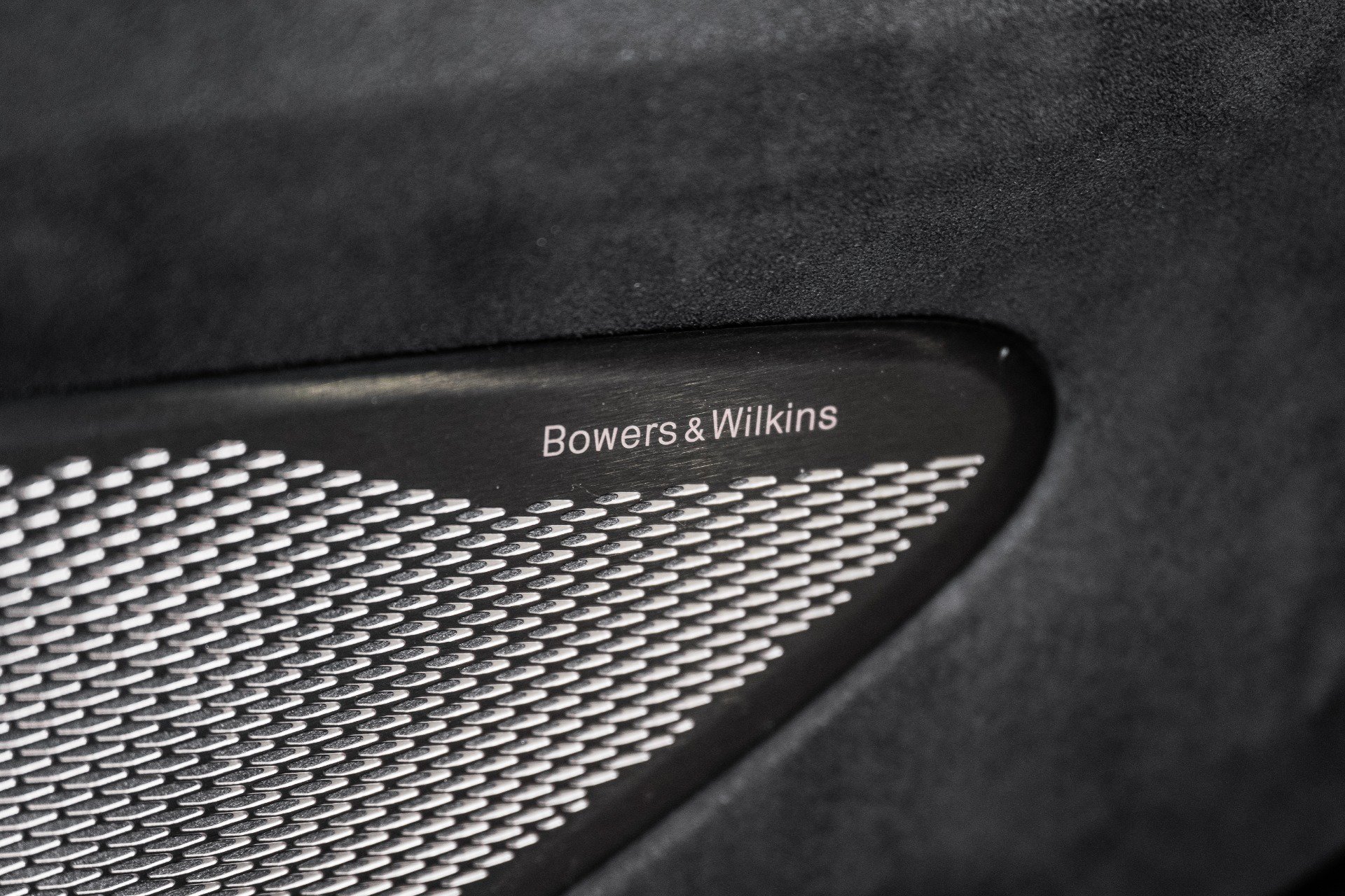 Used 2025 Aston Martin V8 Vantage Coupe RWD image 35