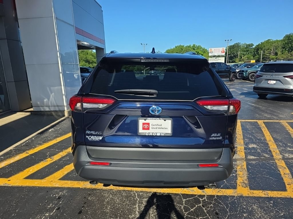 Used 2022 Toyota RAV4 XLE Premium AWD/4WD image 4