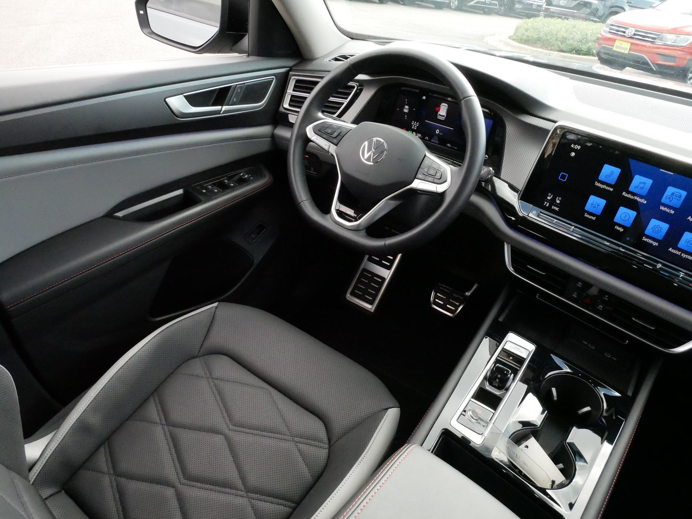 Certified 2026 Volkswagen Atlas Peak Edition AWD/4WD image 9