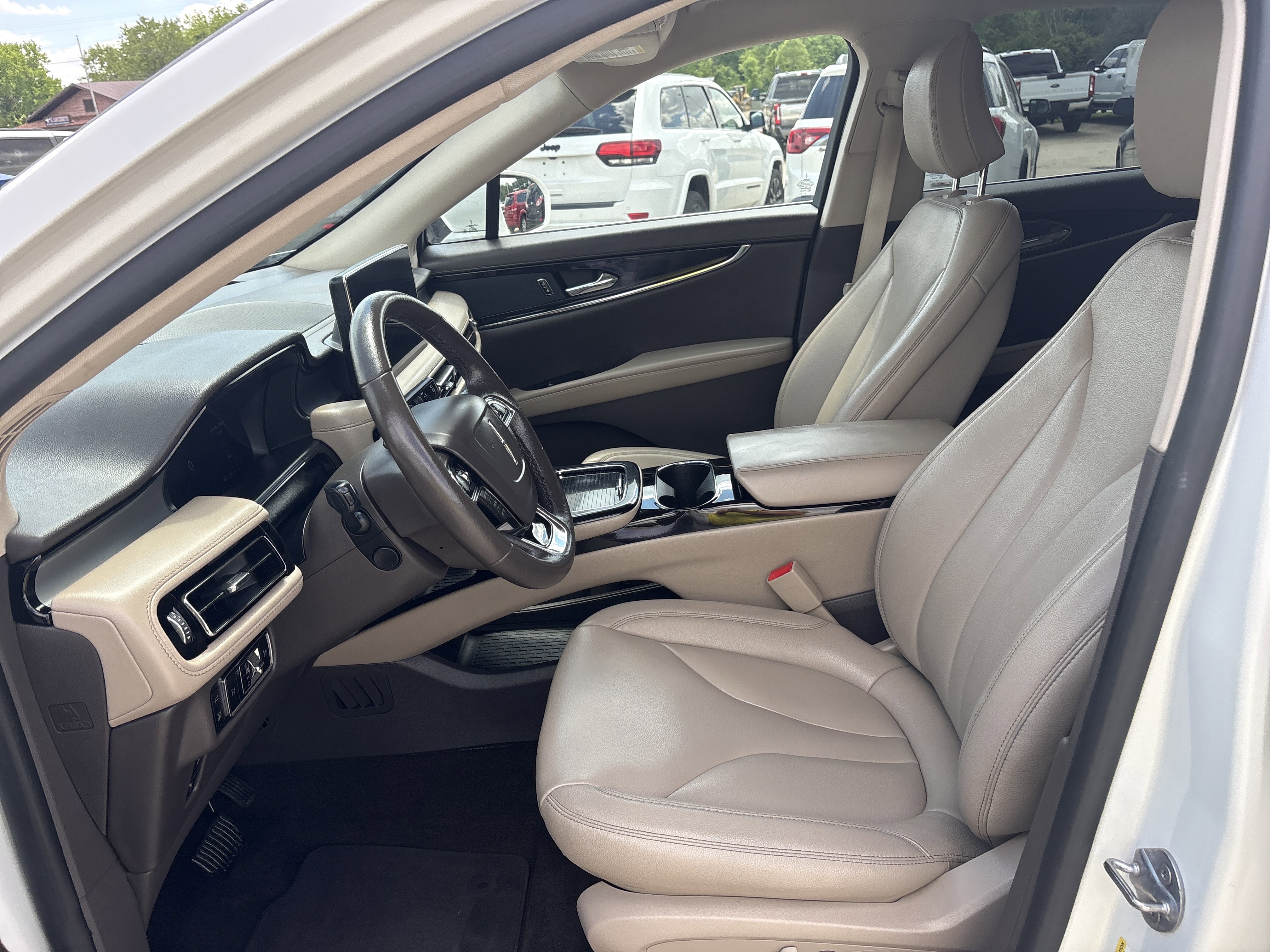 Used 2023 Lincoln Nautilus AWD w/ Premium Package image 11