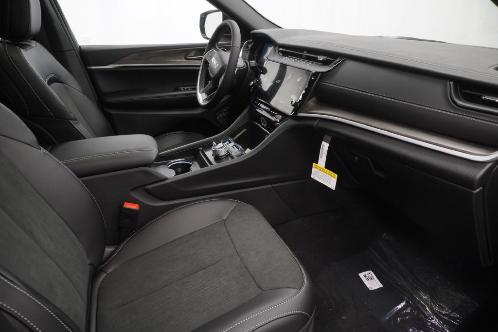 New 2026 Jeep Grand Cherokee Altitude AWD/4WD image 34