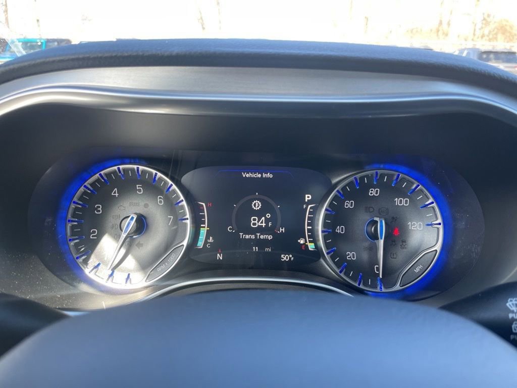 Used 2024 Chrysler Pacifica Limited w/ Uconnect Theater Family Group image 20