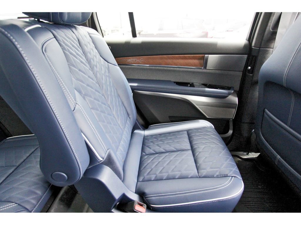 New 2026 Cadillac Vistiq Premium Luxury image 11