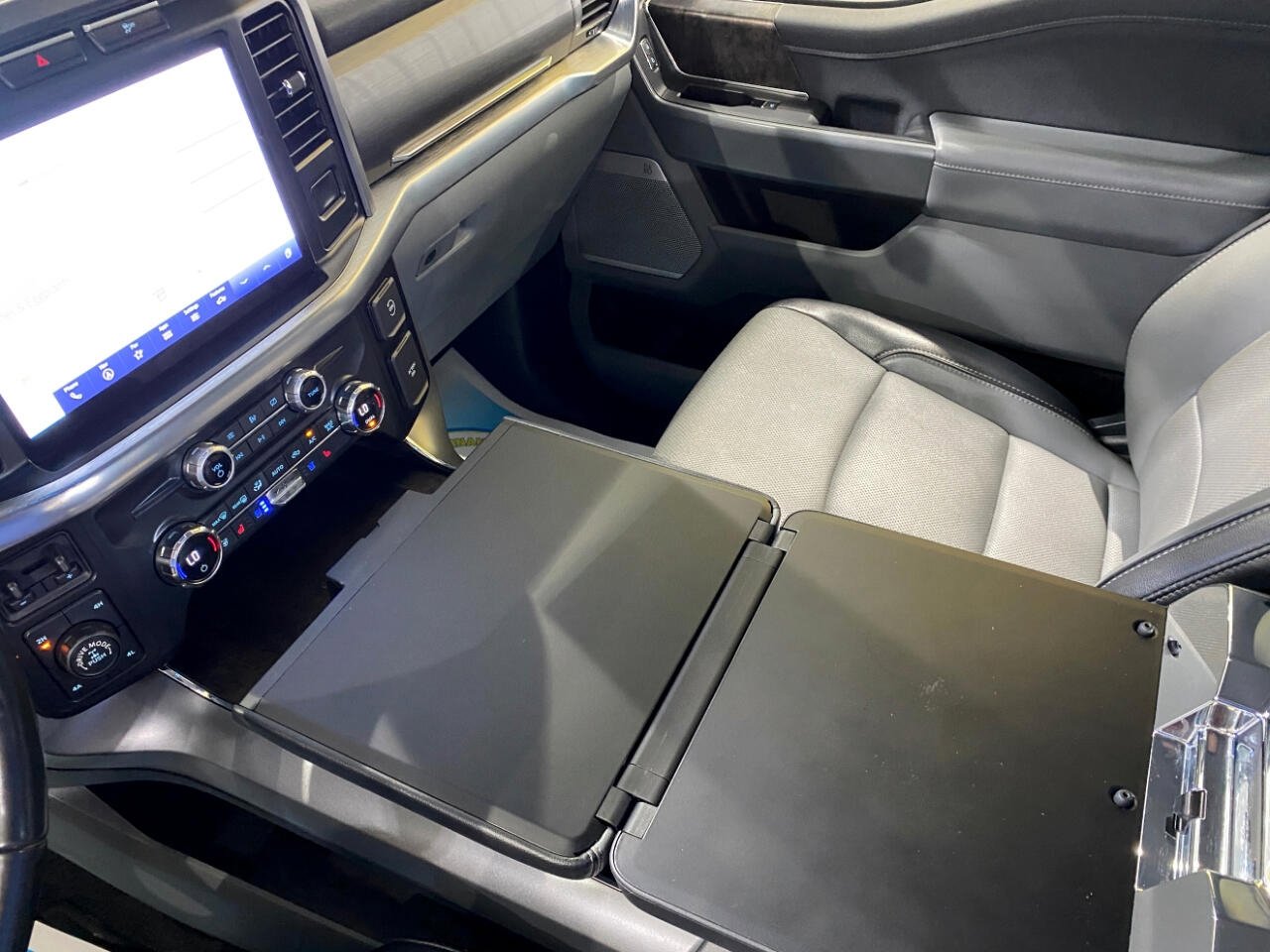 Used 2021 Ford F150 Lariat w/ Equipment Group 502A High image 17