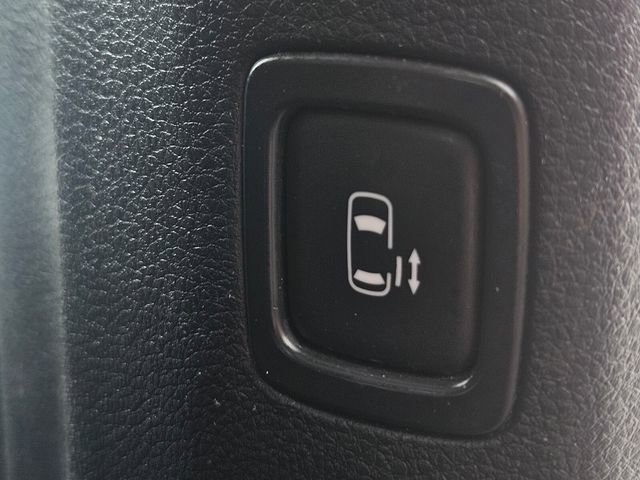 Used 2023 Kia Carnival LX image 16