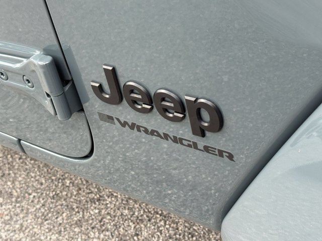Used 2026 Jeep Wrangler Unlimited Sahara AWD/4WD image 12