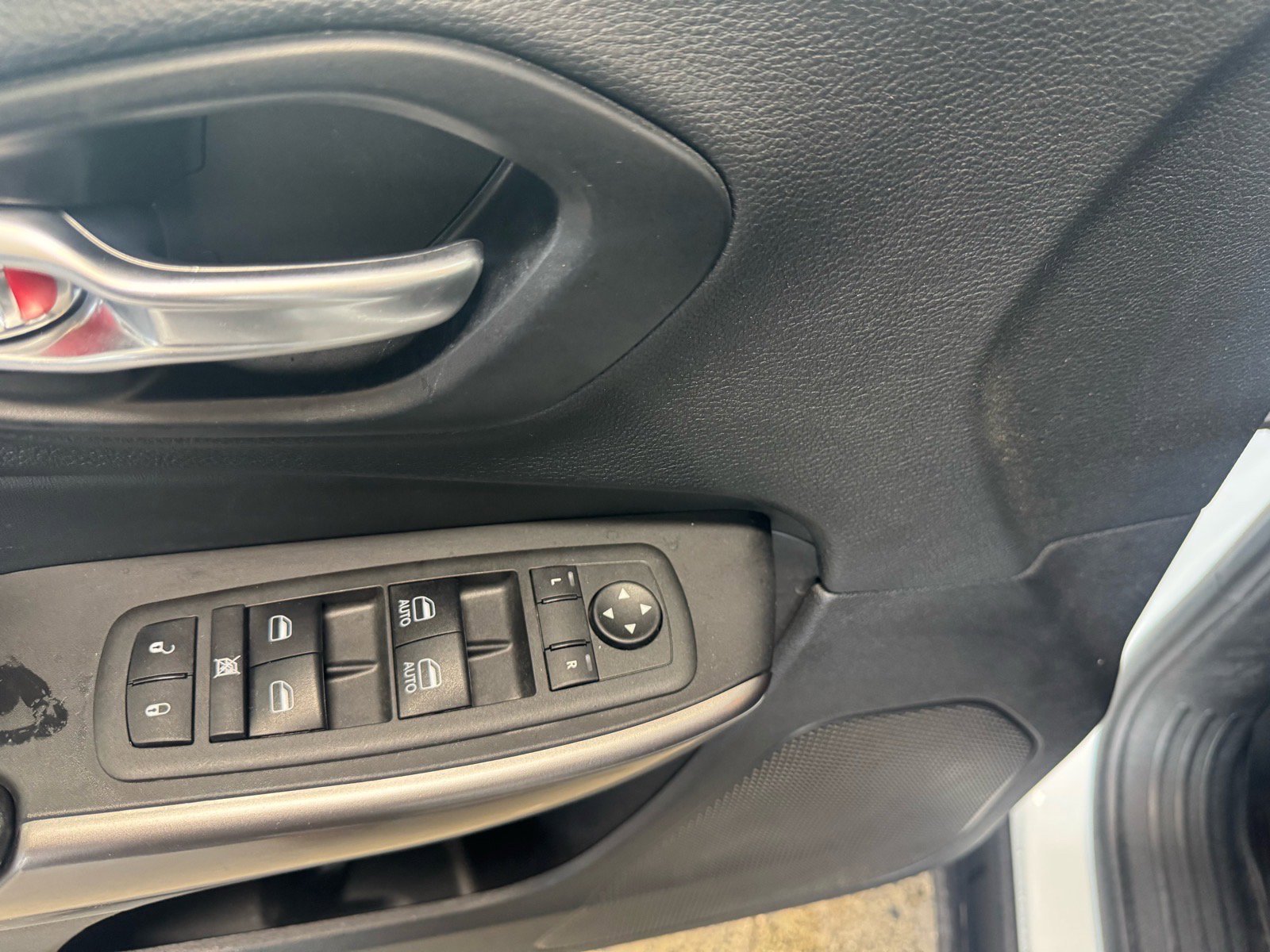 Used 2021 Jeep Cherokee Latitude Lux image 16