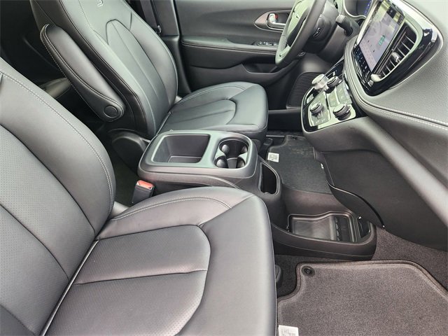 New 2026 Chrysler Pacifica Select image 10