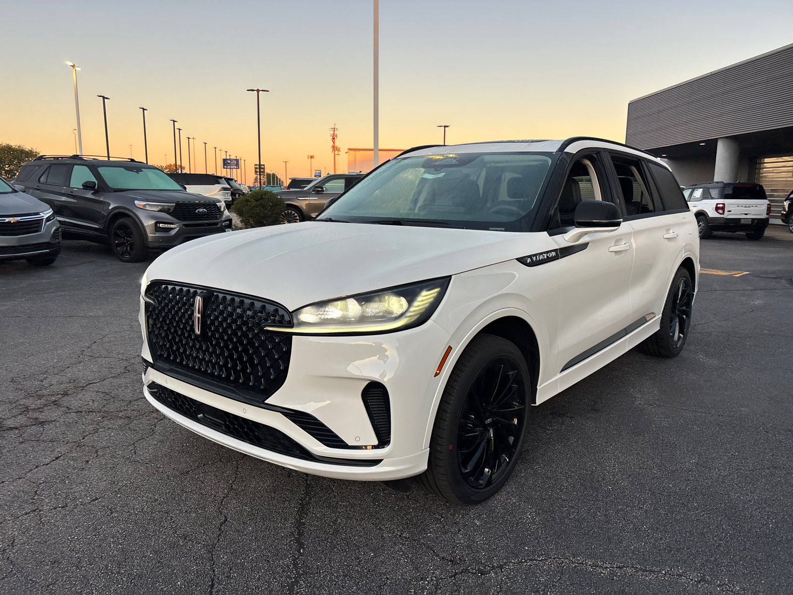 New 2027 Lincoln Aviator Reserve AWD/4WD image 3