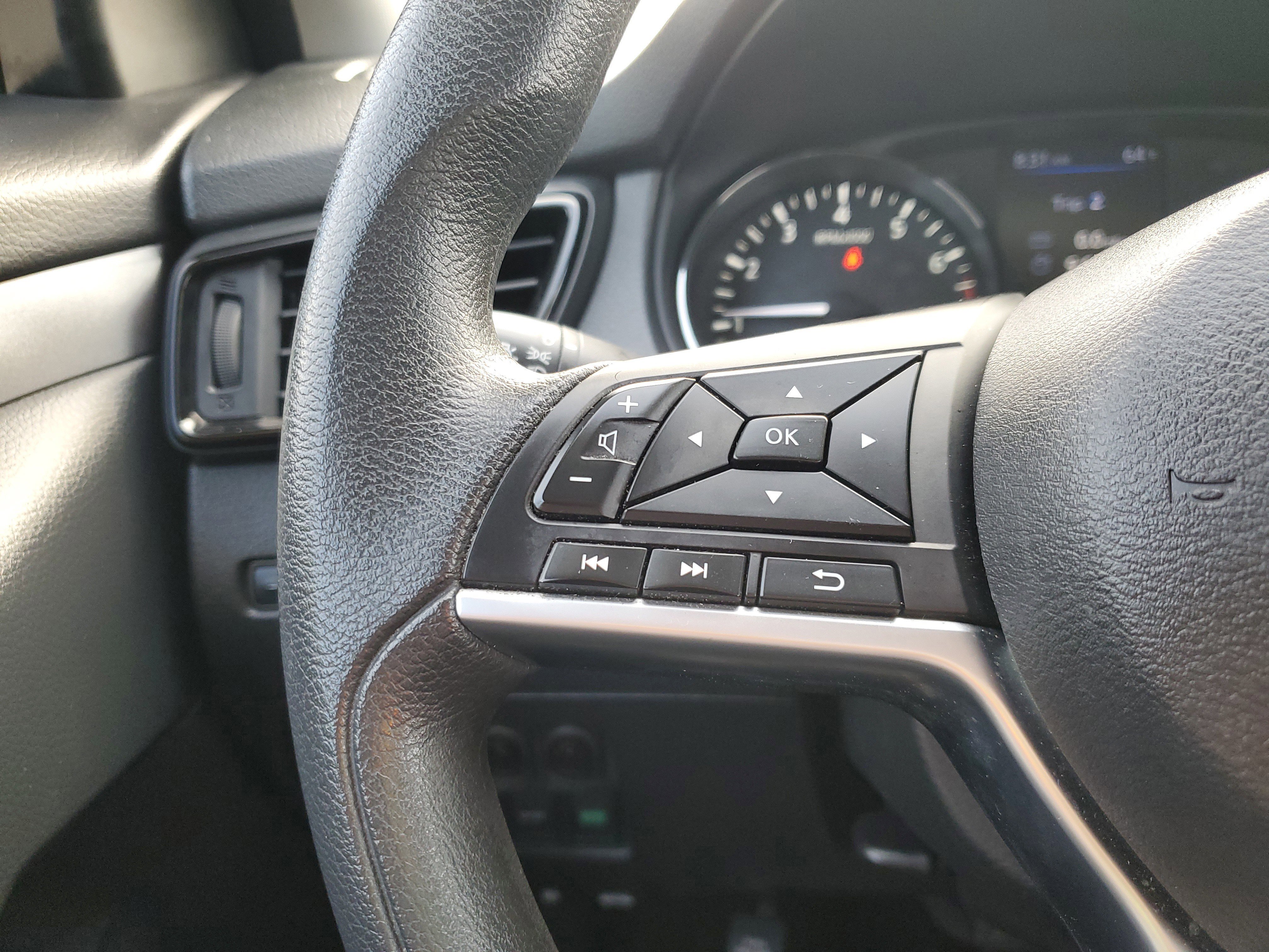 Used 2020 Nissan Rogue Sport S image 22