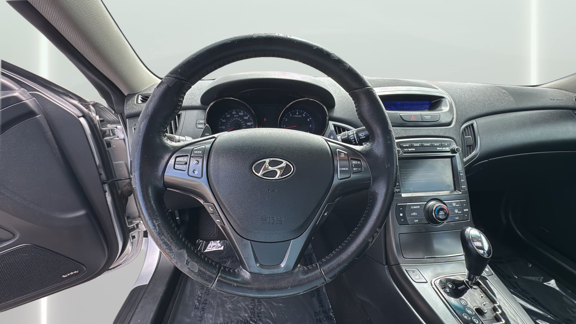 Used 2011 Hyundai Genesis 3.8 RWD image 16