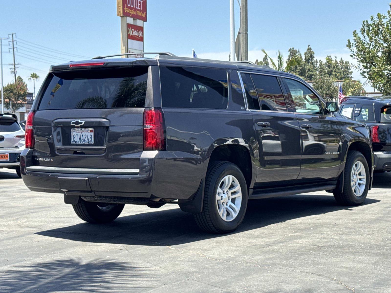 Used 2018 Chevrolet Suburban LT RWD image 5