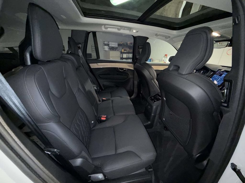Certified 2025 Volvo XC90 T8 Plus w/ Protection Package Premier AWD/4WD image 15