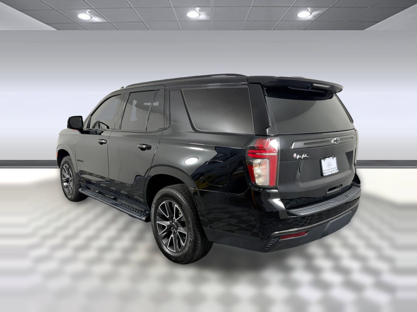Used 2021 Chevrolet Tahoe Z71 w/ Z71 Off-Road Package AWD/4WD image 3