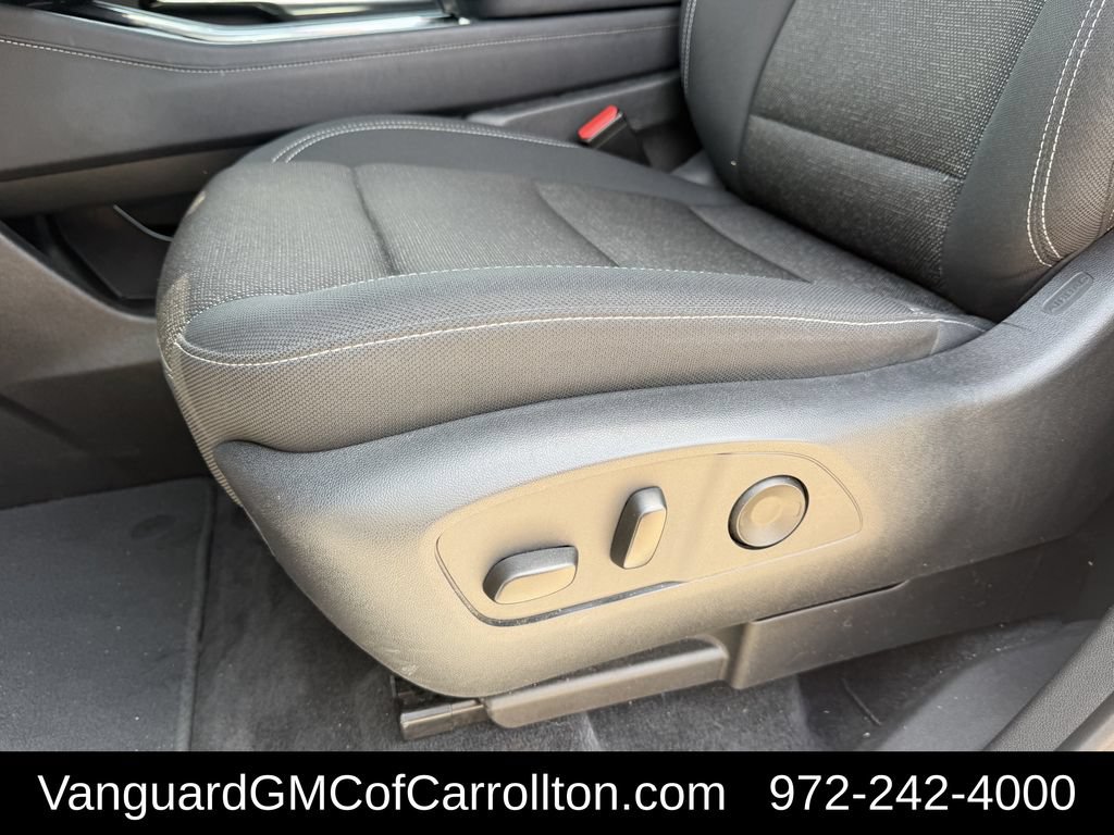 Used 2025 Chevrolet Traverse LT AWD/4WD image 29