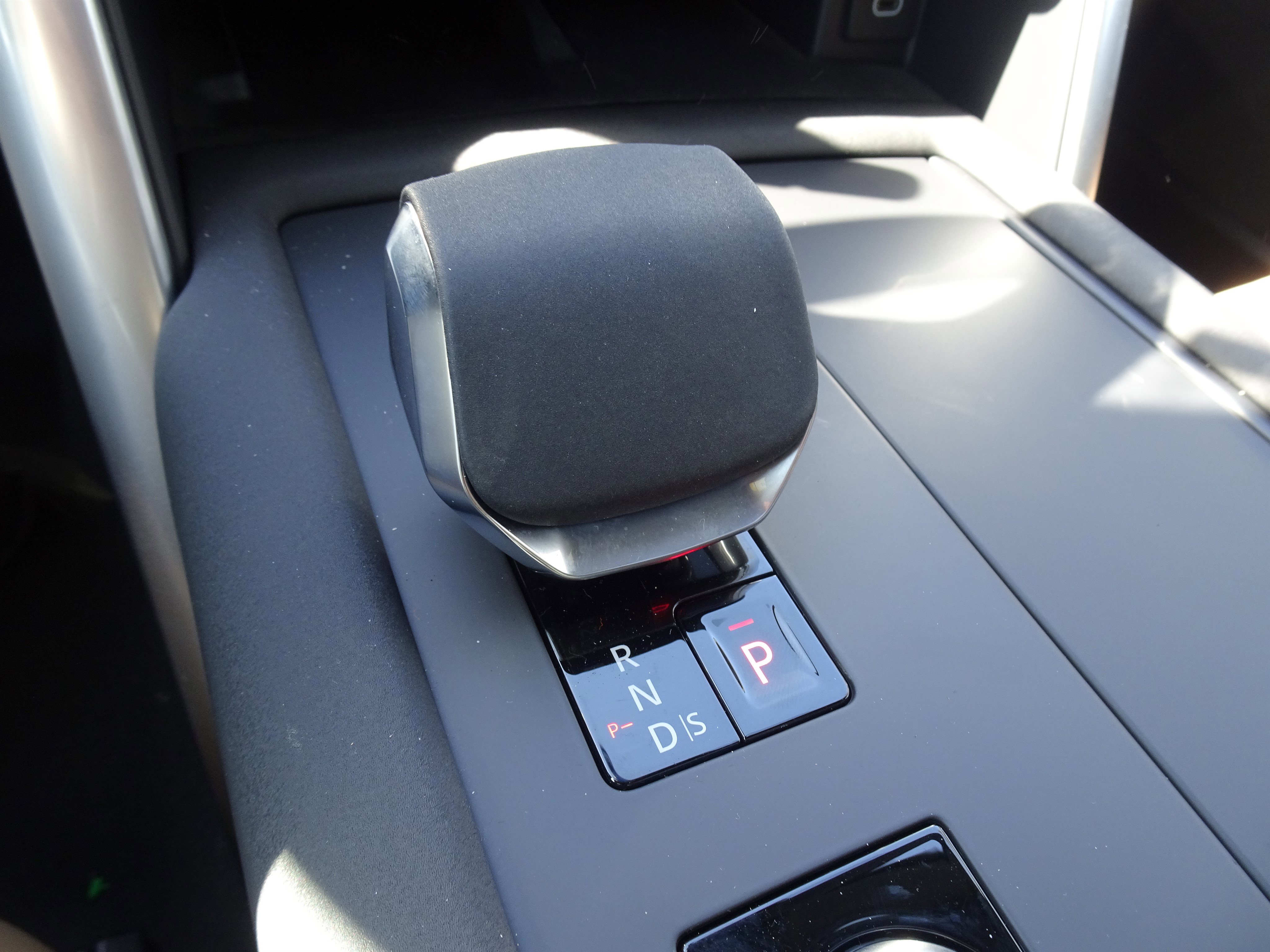 New 2025 Land Rover Discovery Dynamic SE image 24