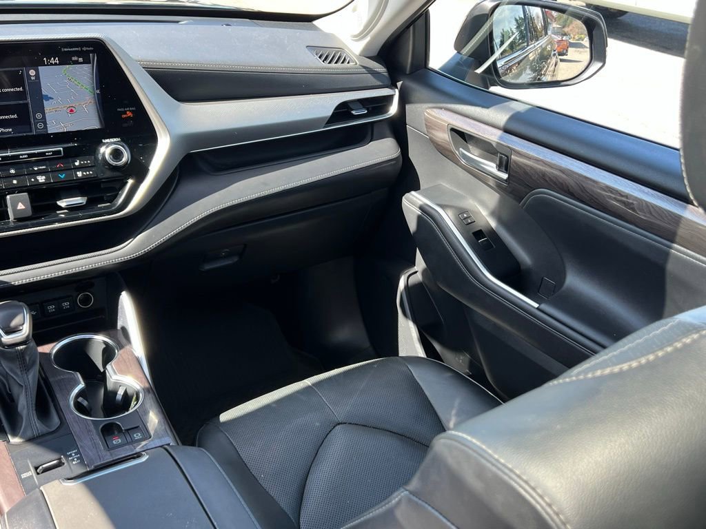 Certified 2021 Toyota Highlander Platinum AWD/4WD image 18